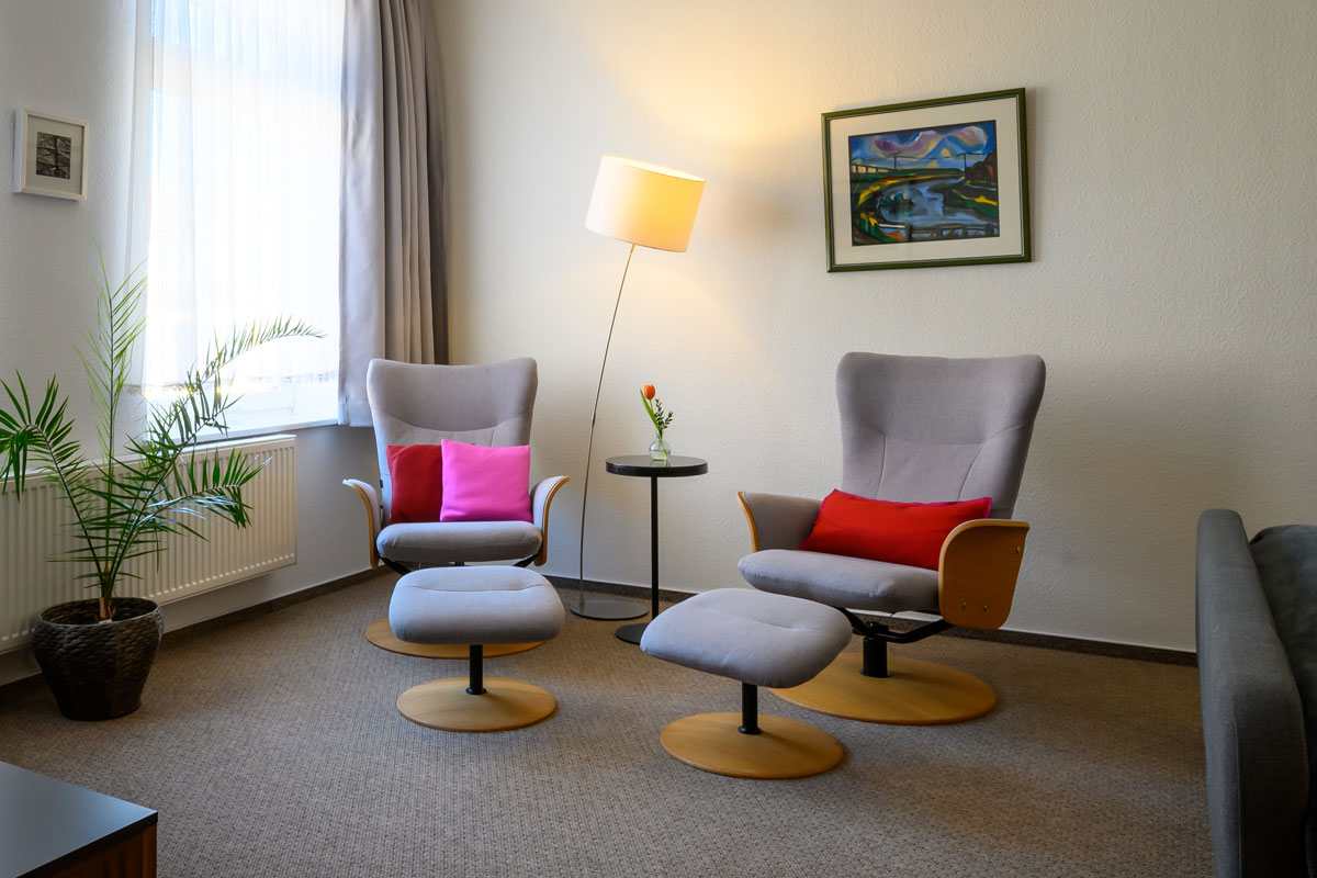 bequeme-Sessel-im-Wohnzimmer_Whg-2